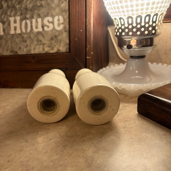 Vintage Salt & Pepper Shakers made to look like old milk bottles! Has Stoppers! - Picture 6 of 6
